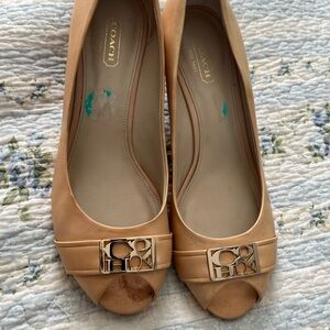 Coach heels size 8……gently used good condition